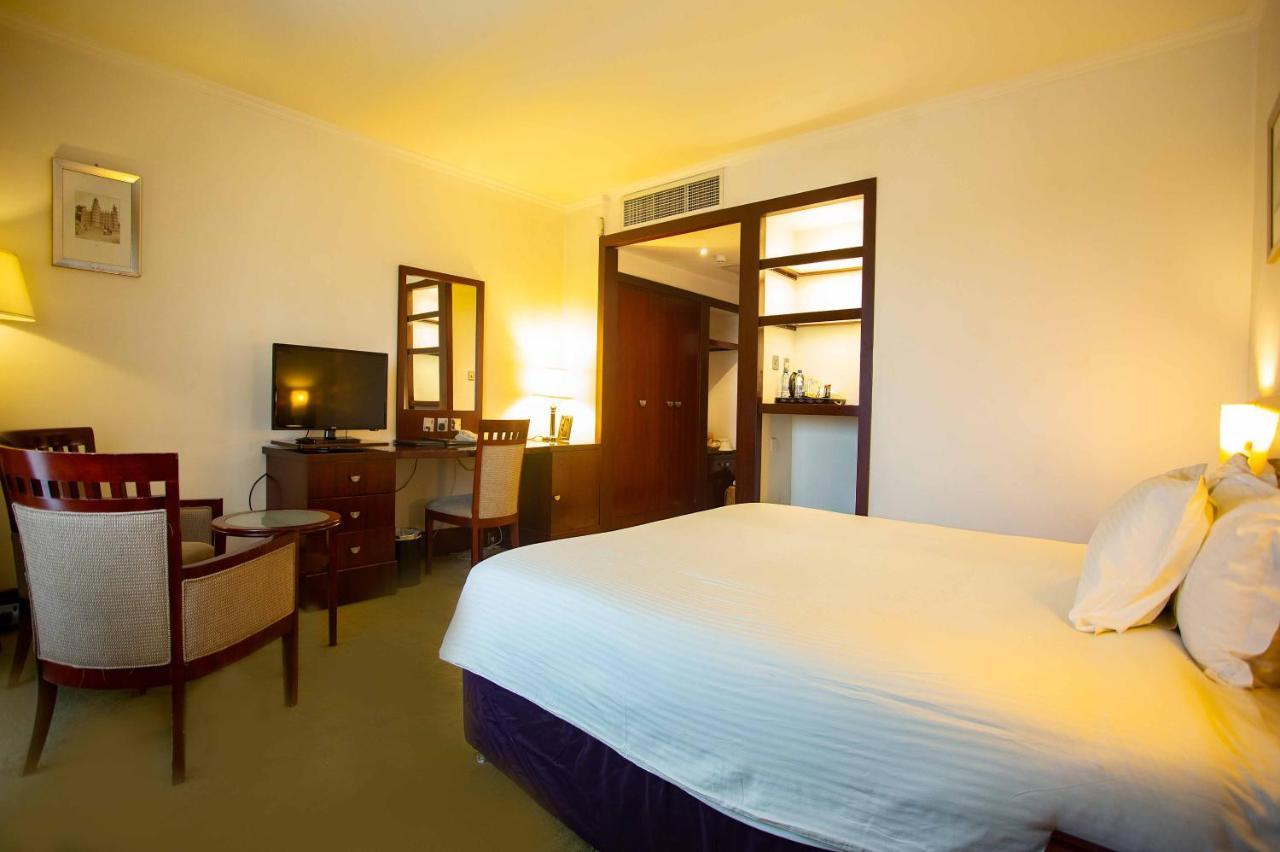 Lancaster Kumasi Hotel Bagian luar foto