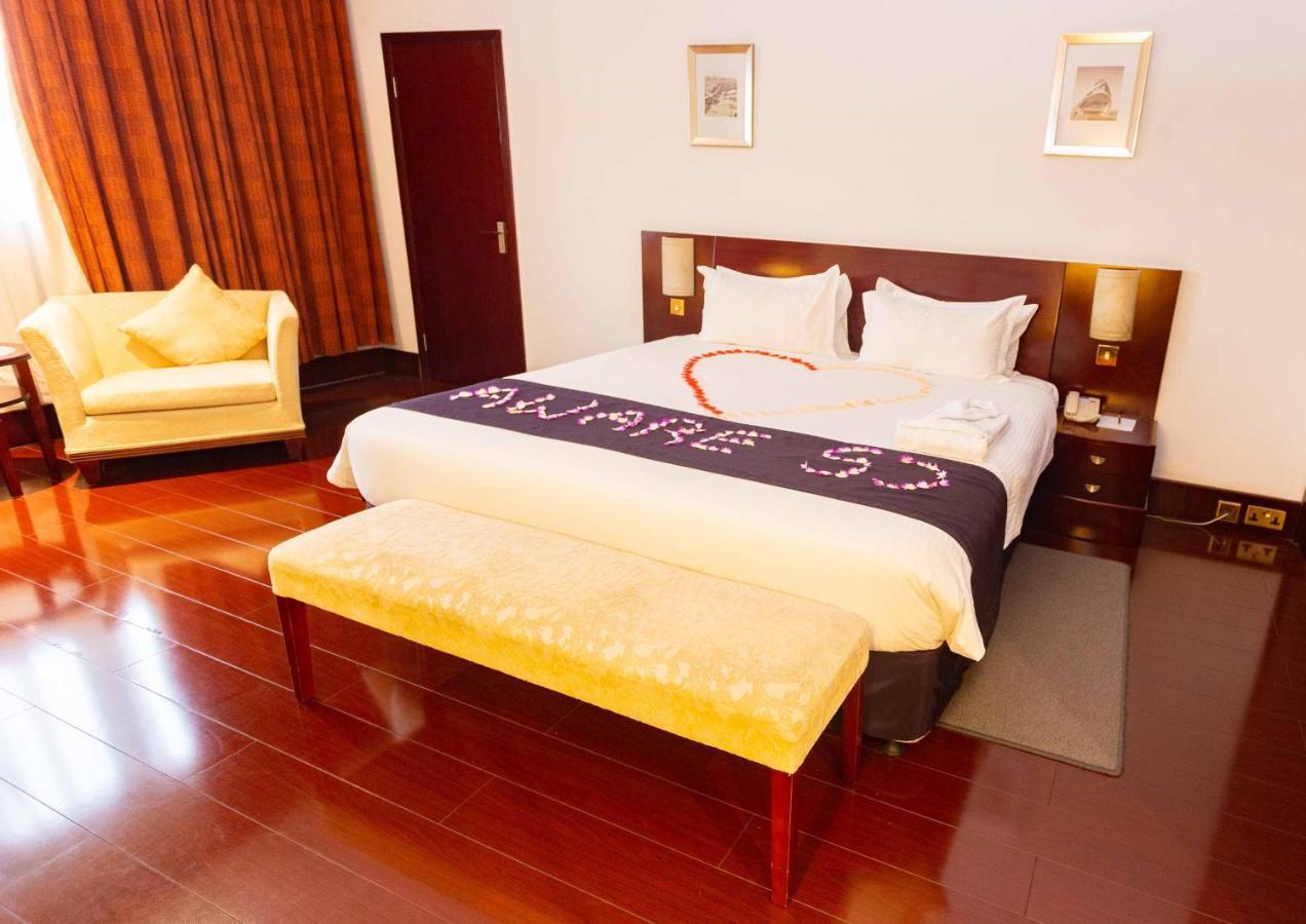 Lancaster Kumasi Hotel Bagian luar foto