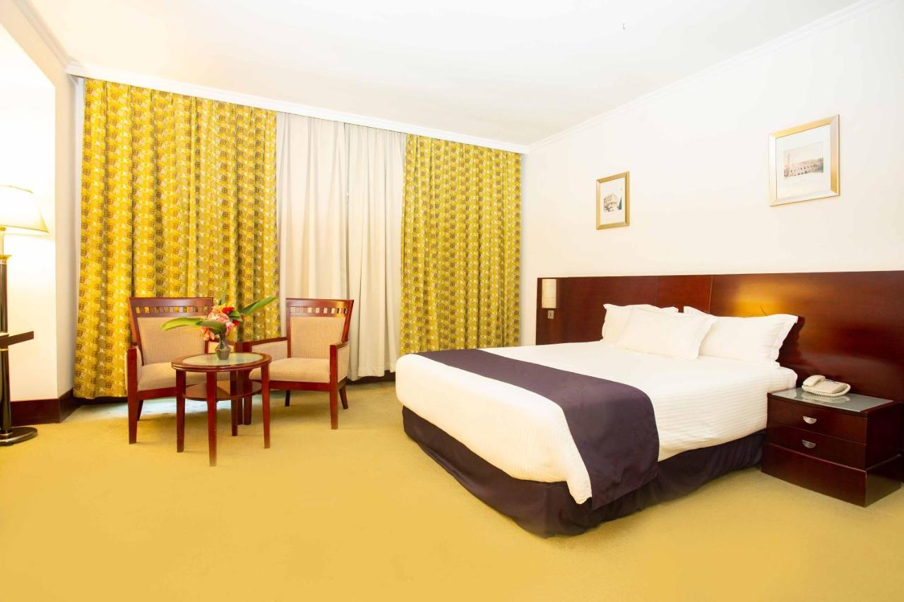 Lancaster Kumasi Hotel Bagian luar foto